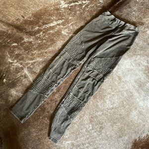 Others Follow leggings. Small